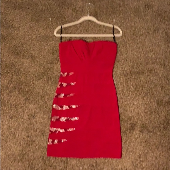 RED DRESS - Picture 2 of 4